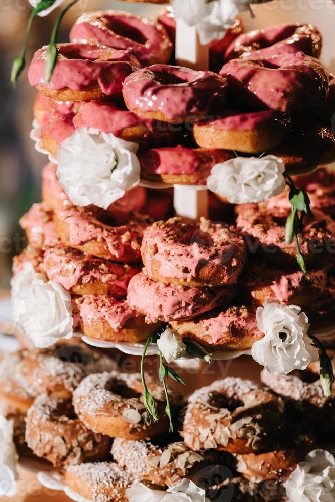 Hochzeitstorte bei der Hochzeit des Brautpaares foto