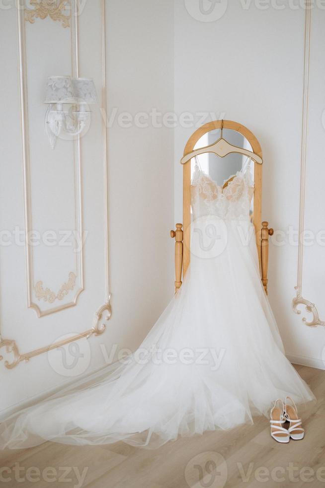 perfektes Brautkleid am Hochzeitstag foto