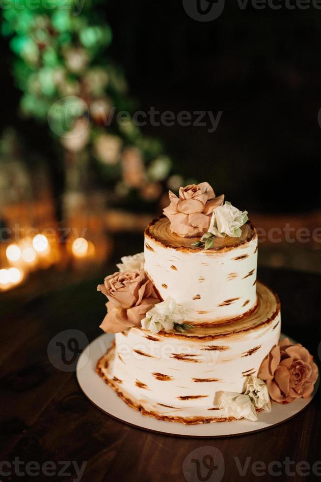 Hochzeitstorte bei der Hochzeit des Brautpaares foto