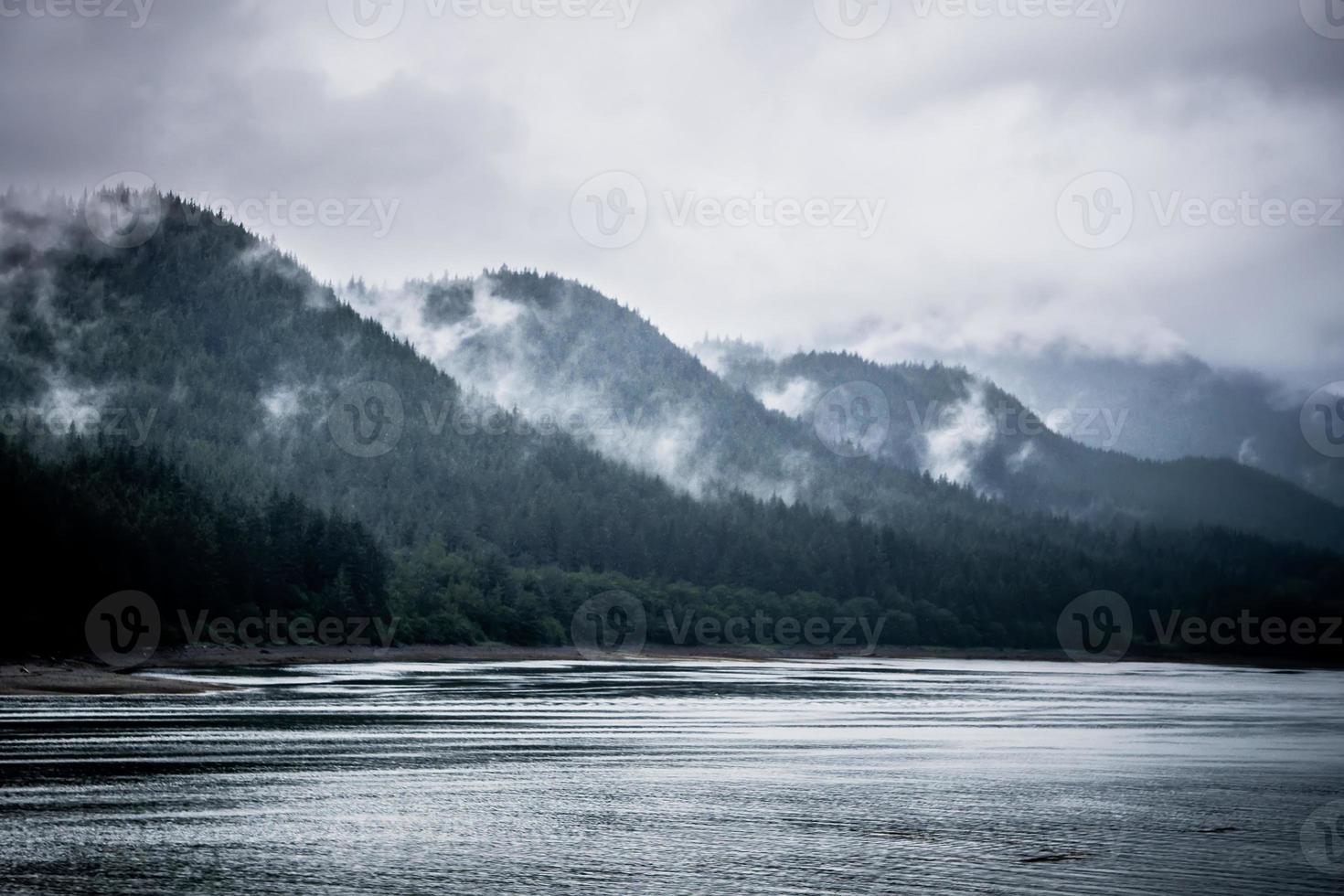 Bergkettenszenen im Juni um Juneau Alaska foto