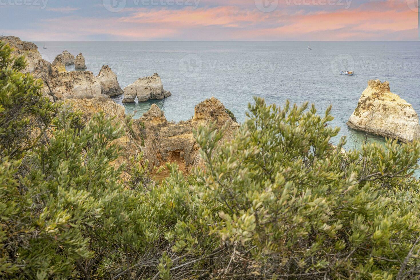 Panorama- Aussicht Über Praia tun prainha Strand im Portugiesisch Algarve während tagsüber foto