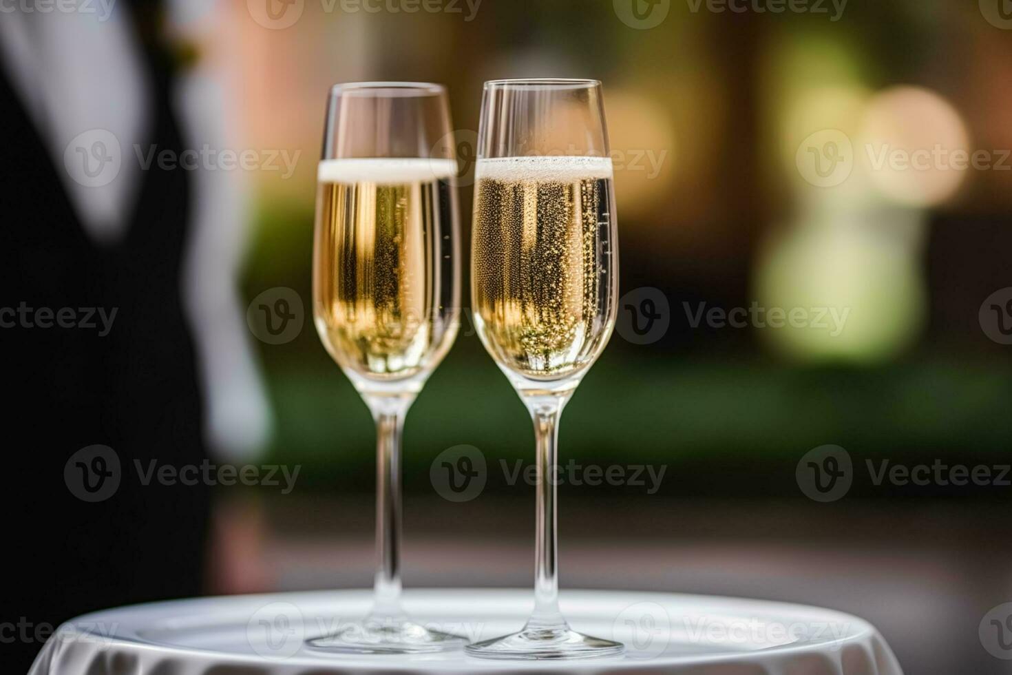 Luxus Service, Brille von Champagner serviert durch ein Bedienung beim ein Hochzeit Feier oder Veranstaltung im formal Englisch Stil beim luxuriös Hotel oder Land Nachlass Garten, generativ ai foto