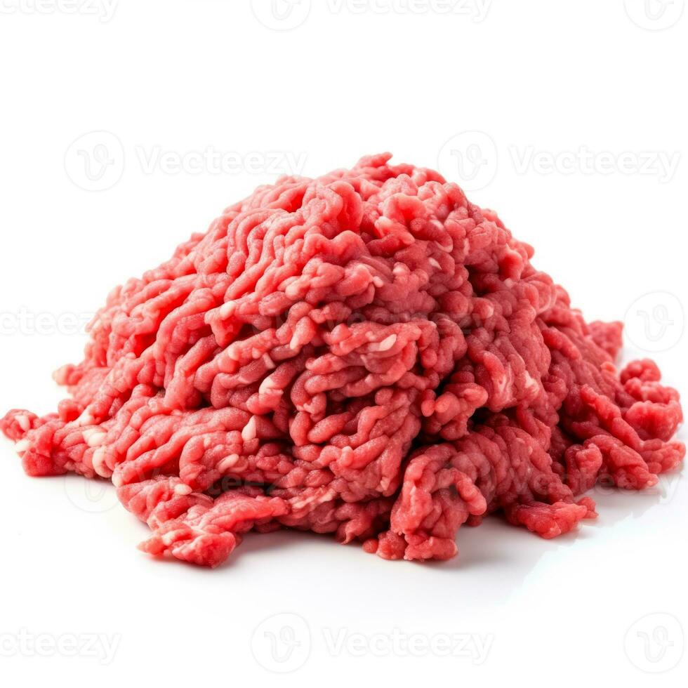 ungekocht gewürzt gehackt Fleisch künstlerisch isoliert auf ein Stark Weiß Hintergrund foto