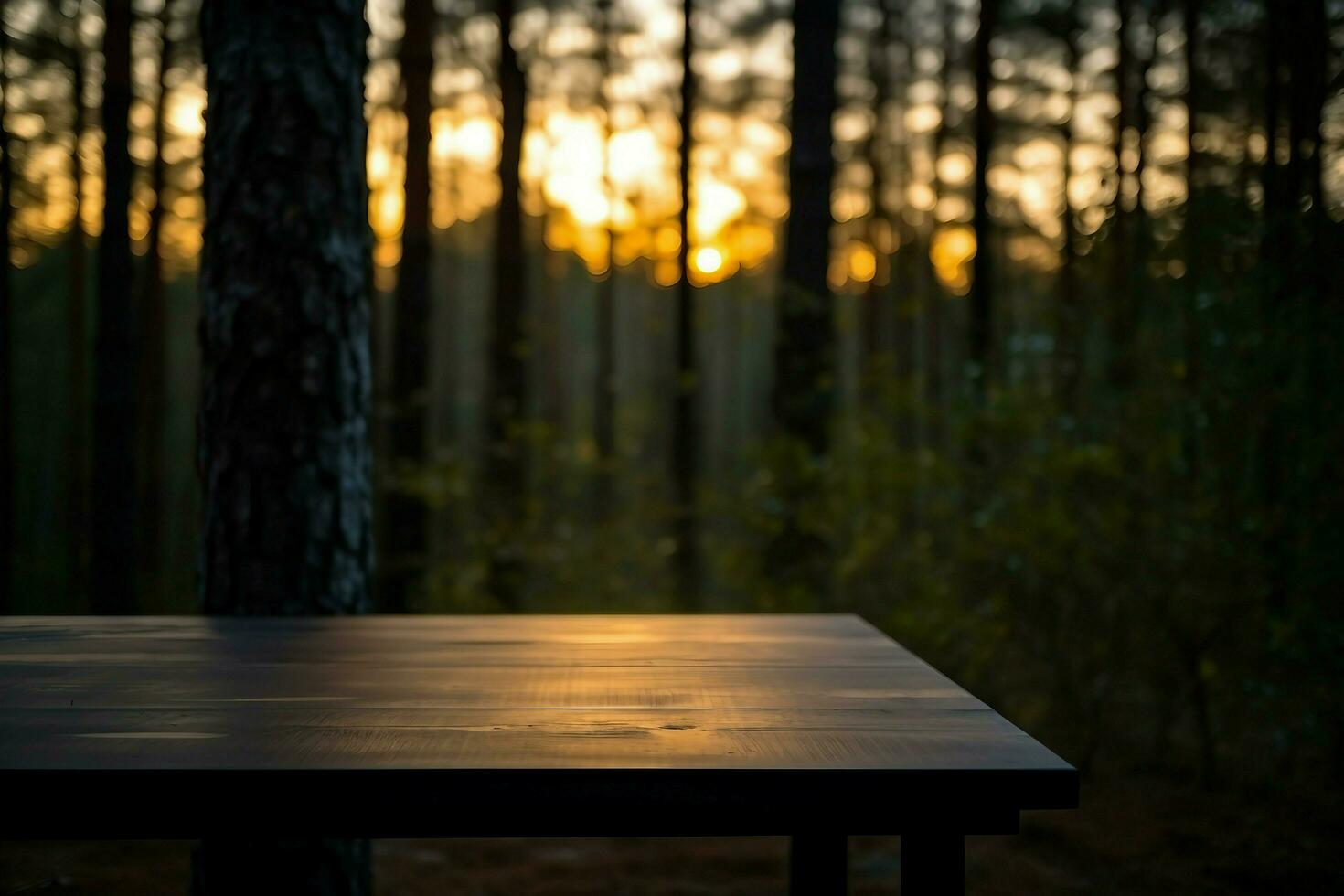 leeren hölzern Tabelle im das Wald beim Sonnenuntergang ai generiert foto