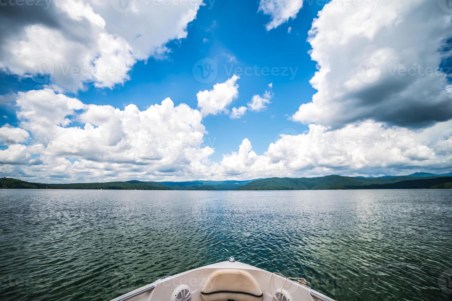 Bootfahren und Camping auf dem Lake Jocassee im Bundesstaat South Carolina foto