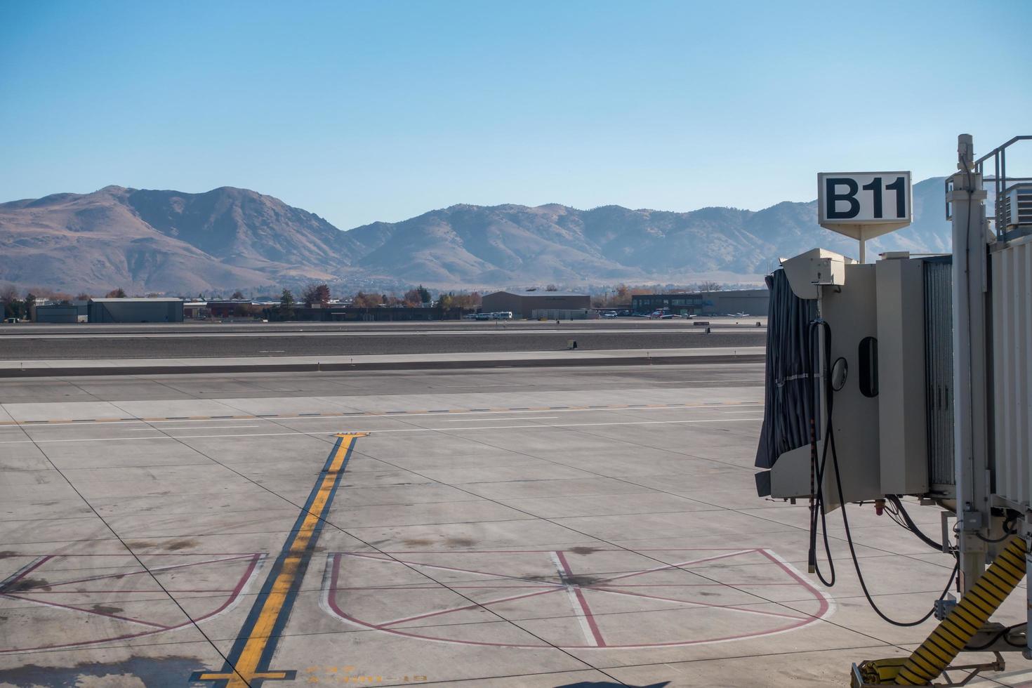 reno, nv, usa, 2021 - Blick auf die Berge am Flughafen foto