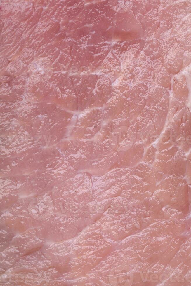 ein Stück von frisch saftig roh Schweinefleisch mit Salz, Gewürze und Kräuter foto