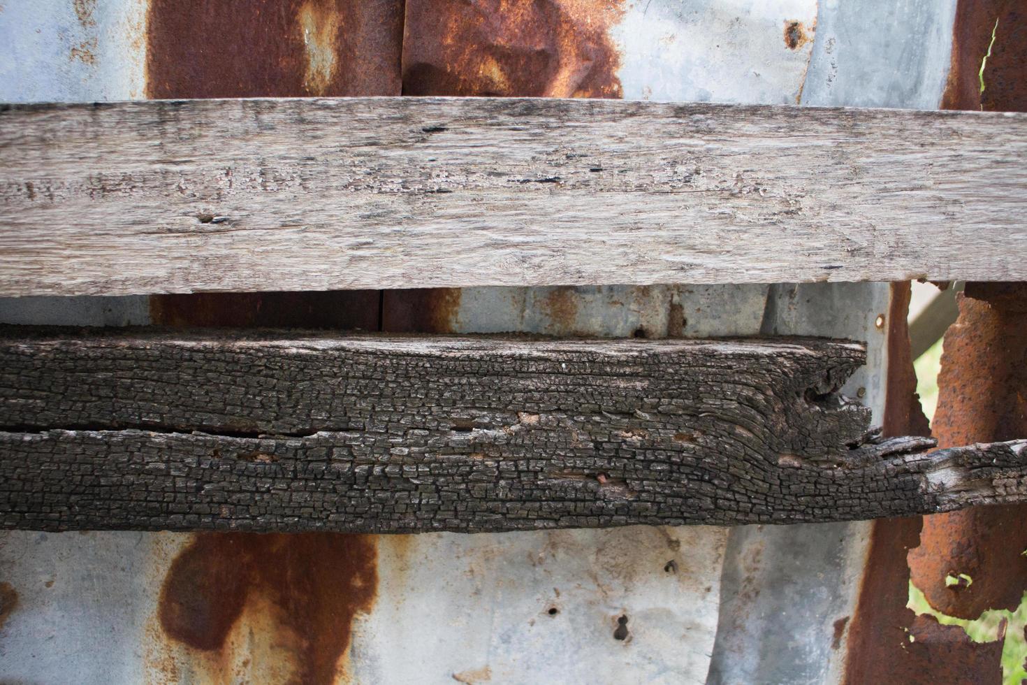 Holz und Rost altes Zinkdach foto