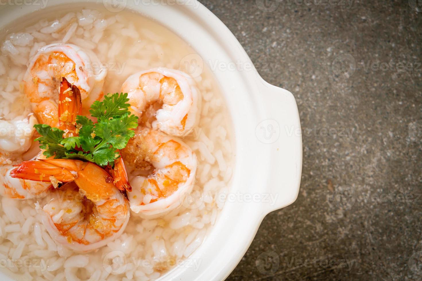 Porridge oder gekochte Reissuppe mit Shrimp Bowl foto