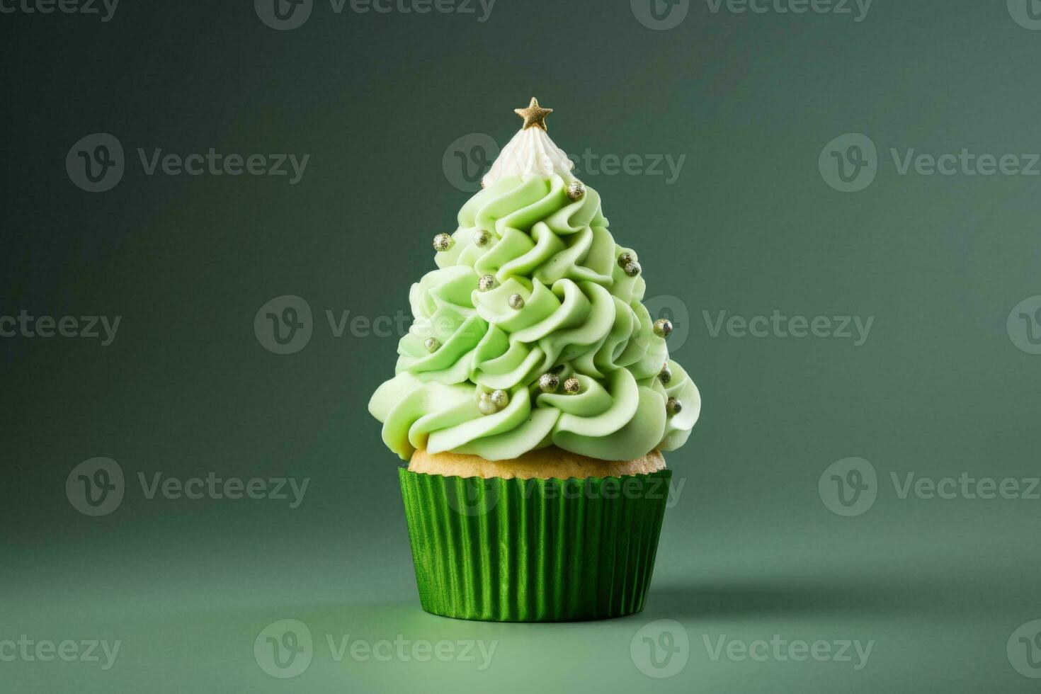 Grün Weihnachten Baum geformt Cupcake und Weihnachten Dekoration. ai generiert foto