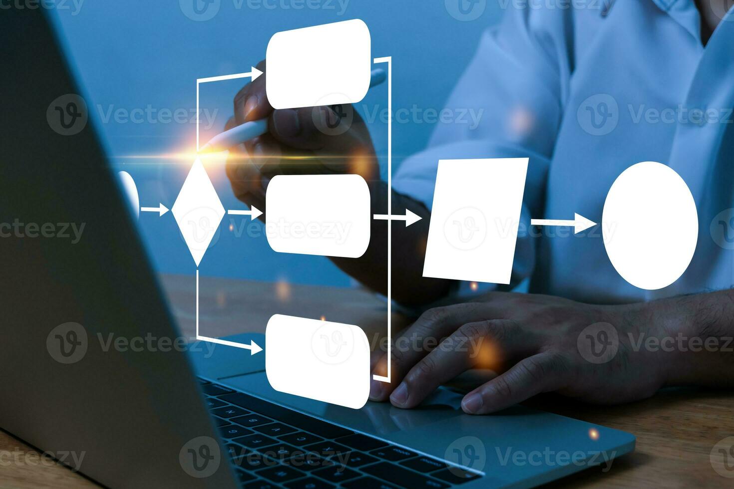 Software Ingenieur Menschen Hand Arbeiten auf Laptop Computer mit Digital Flussdiagramm Datenbank Diagramm, Arbeitsablauf Automatisierung, Software Entwicklung, es Programmierer, Programm Entwickler, Technologie Konzept foto