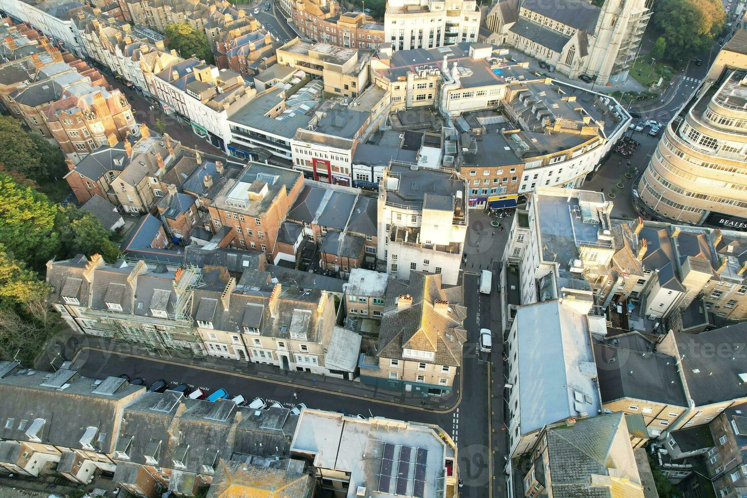 Antenne Aussicht von britisch Tourist Attraktion von Bournemouth Strand und Meer Aussicht Stadt von England großartig Großbritannien Vereinigtes Königreich. Bild gefangen mit Drohnen Kamera auf September 9., 2023 während Sonnenuntergang foto