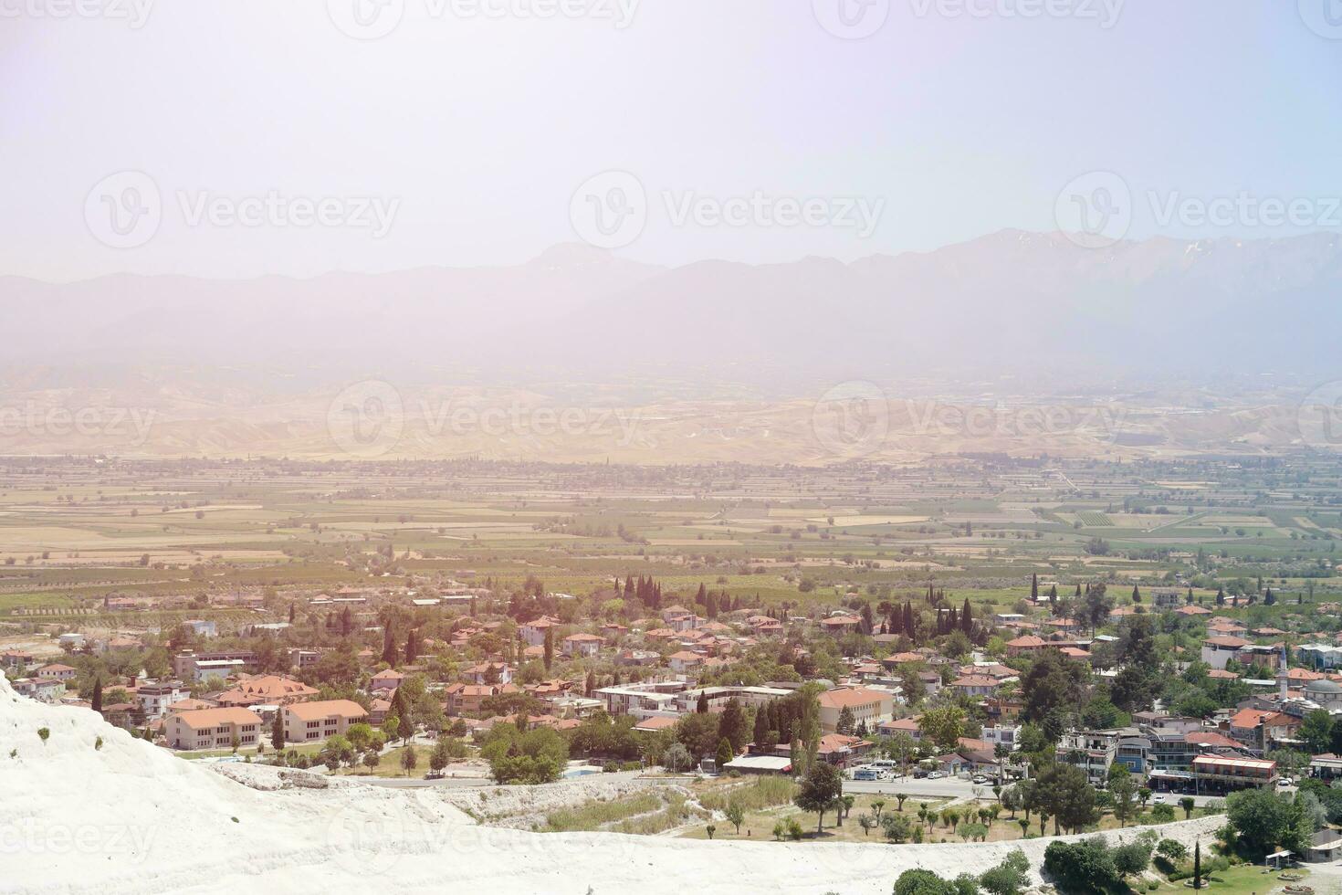 Pamukkale ist eine der berühmtesten Attraktionen der Türkei foto