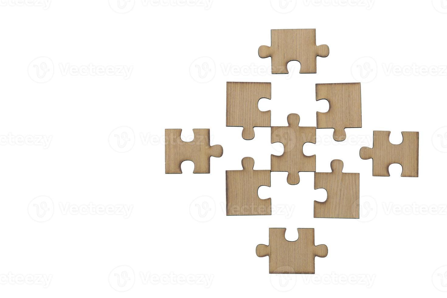 Holzpuzzle, Puzzleteile, letztes Puzzle, isoliert auf weißem Hintergrund foto