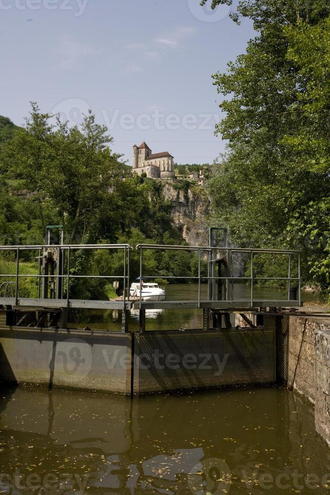 Hausboot-Kreuzfahrt auf dem Fluss Le Lot in Frankreich foto