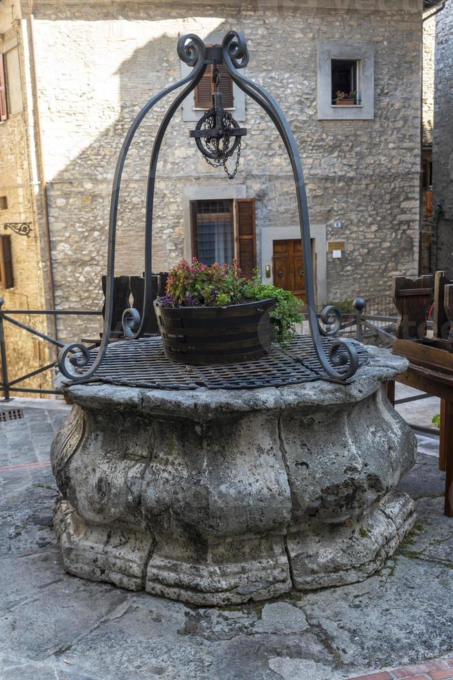 Brunnen der Gemeinde Narni, Italien, 2020 foto