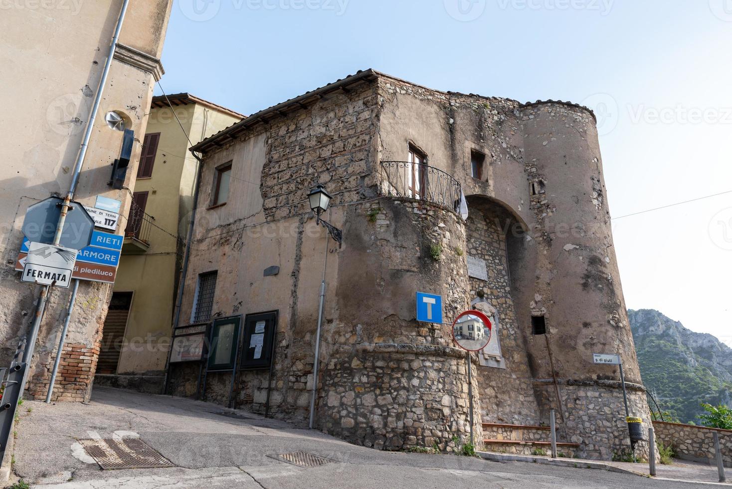 Gebäude in Papigno, Italien, 2020 foto