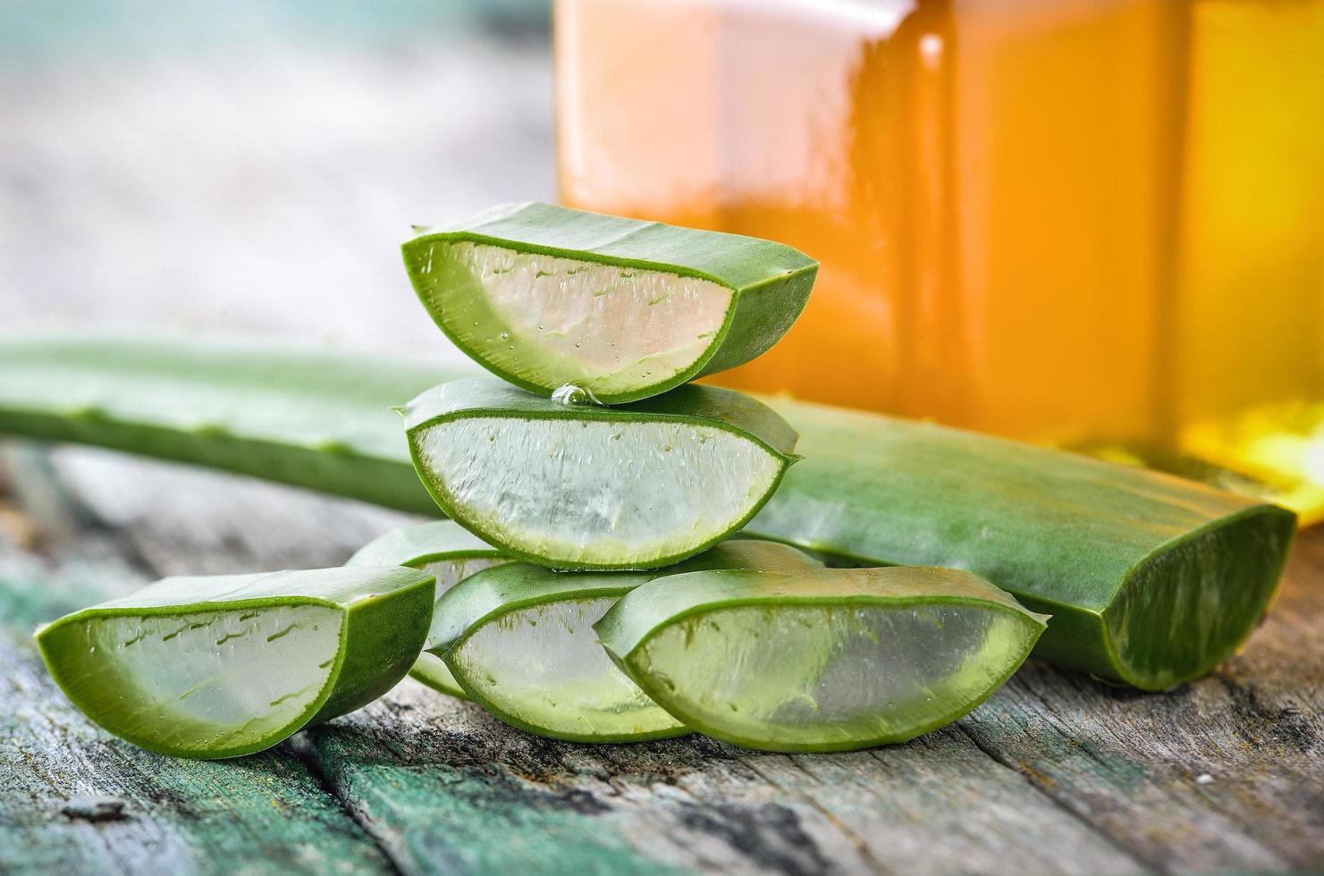 Aloe Vera Anwendung im Spa zur Hautpflege foto