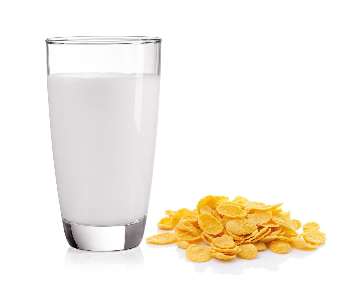 Cornflakes und Milch auf weißem Hintergrund foto