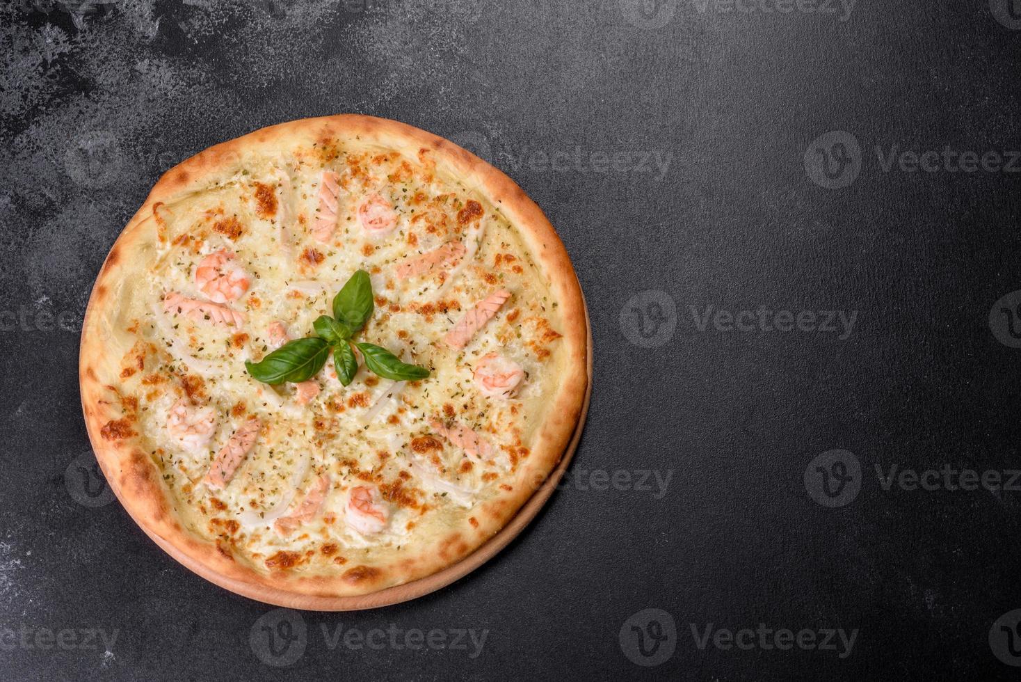 leckere frische Meeresfrüchte-Ofenpizza foto