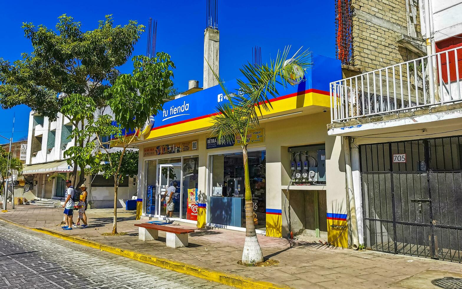 puerto escondido Oaxaca Mexiko 2023 typisch schön bunt Tourist Straße Bürgersteig Stadt puerto escondido Mexiko. foto