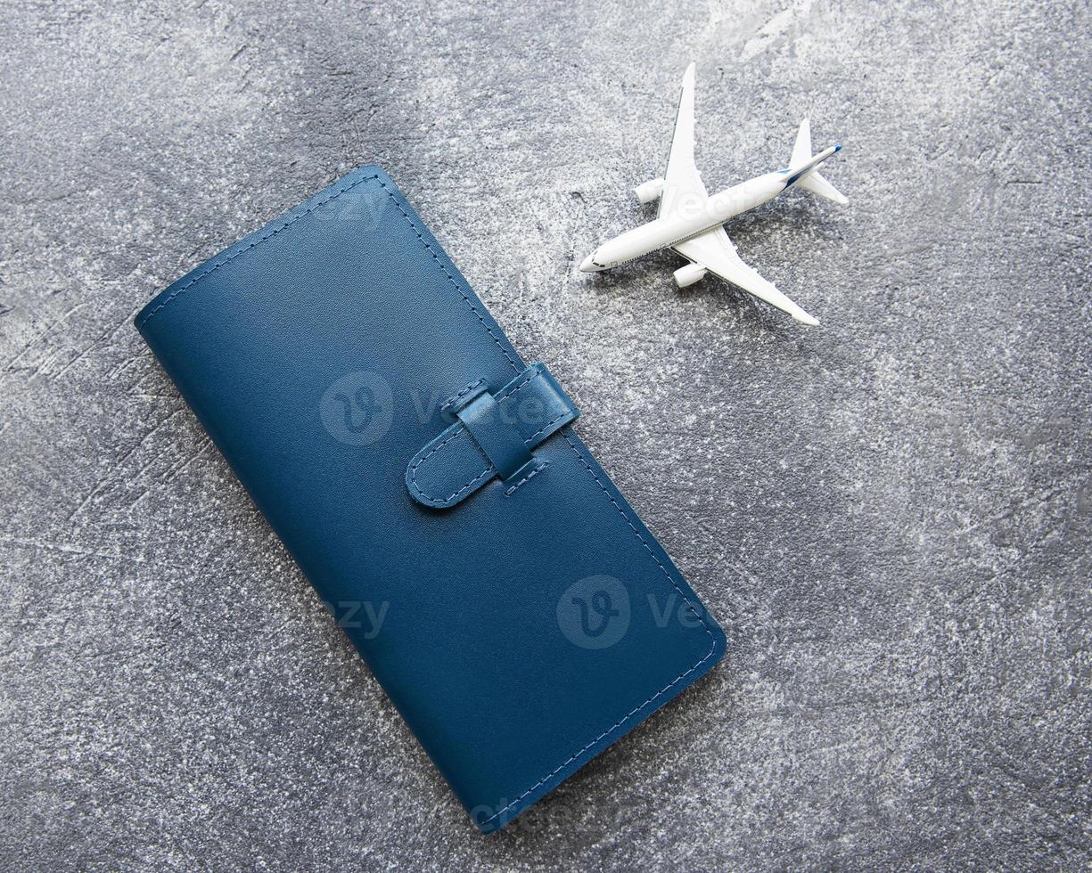 blaue Reisetasche aus Leder foto
