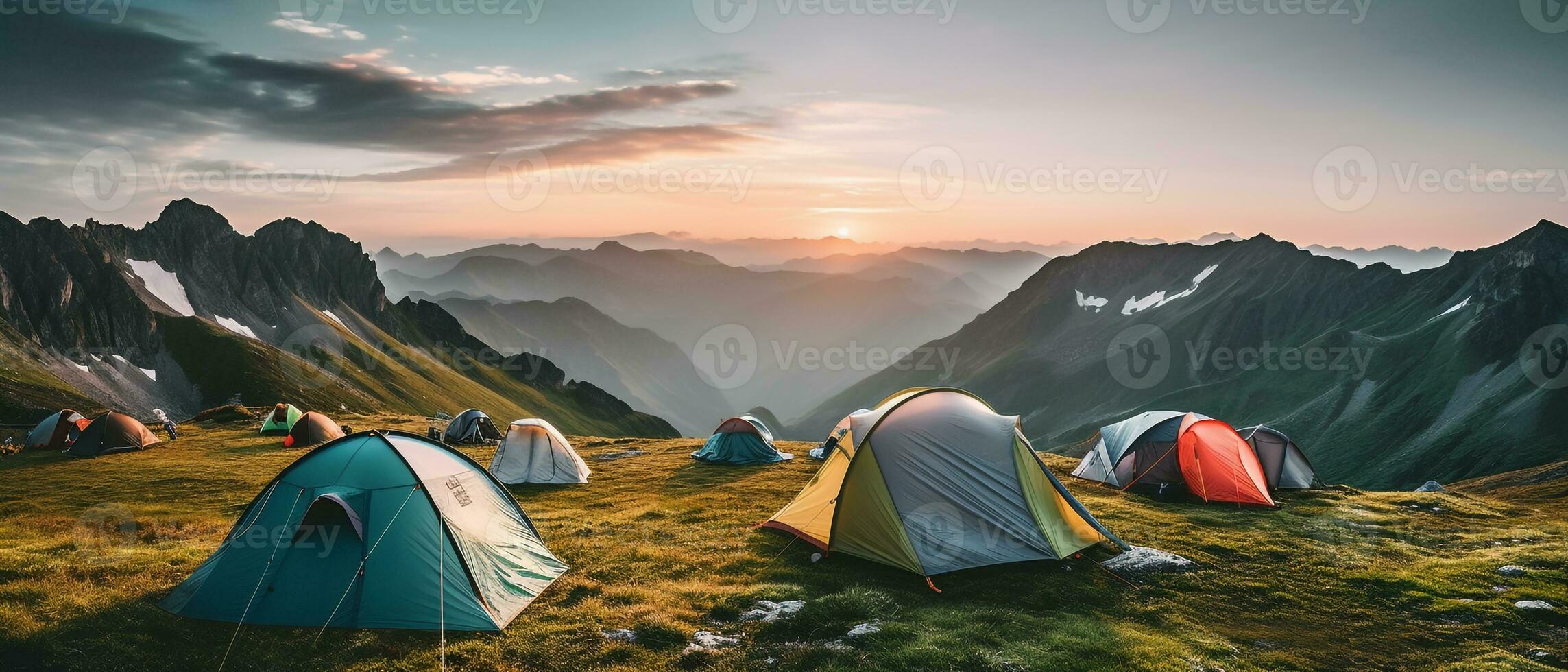 Camping Zelt auf das oben von Berg ai generativ foto