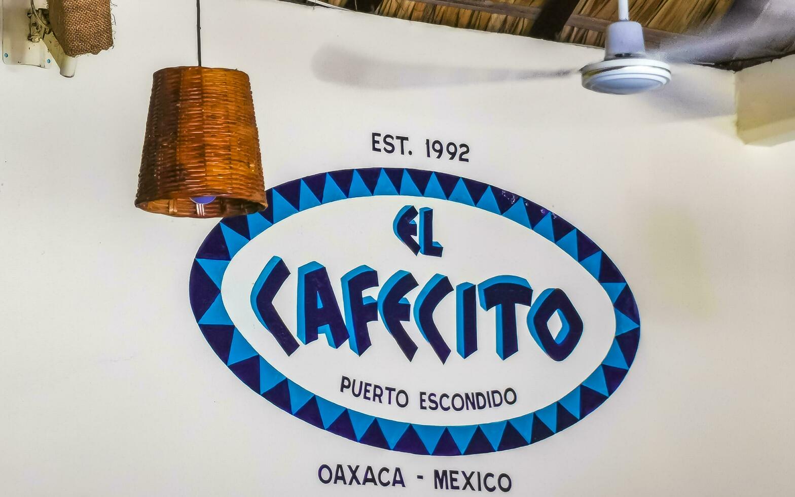 puerto escondido Oaxaca Mexiko 2023 Blau Weiß Zeichen Restaurant Name el Cafécito puerto escondido Mexiko. foto