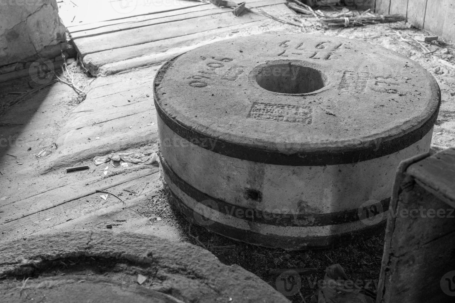 Fotografie auf Thema hervorragend Gebäude schön Backstein alt Wasser Mühle foto