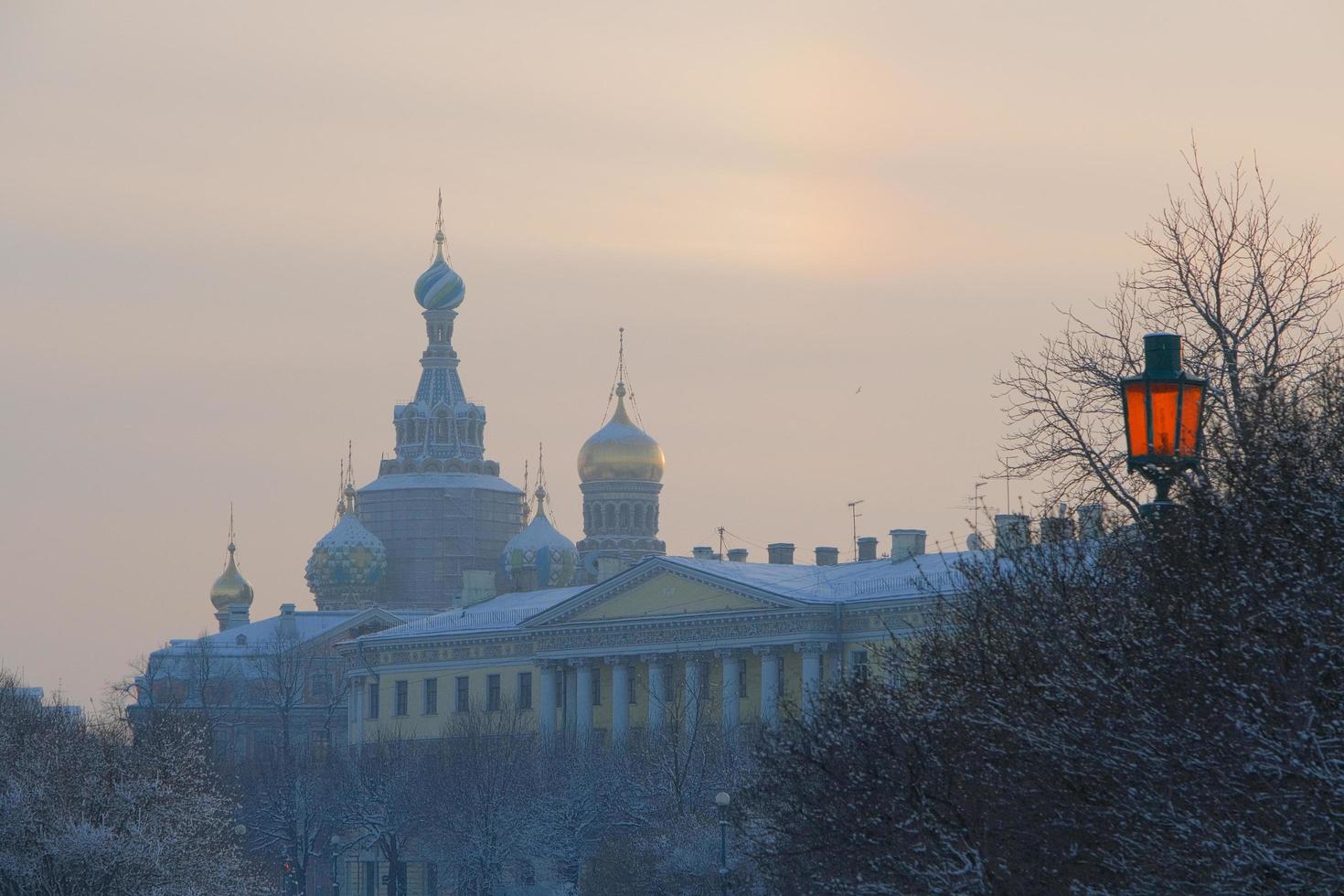 Blick auf die Kathedrale des Erlösers auf vergossenem Blut, st. Petersburg, Russland foto