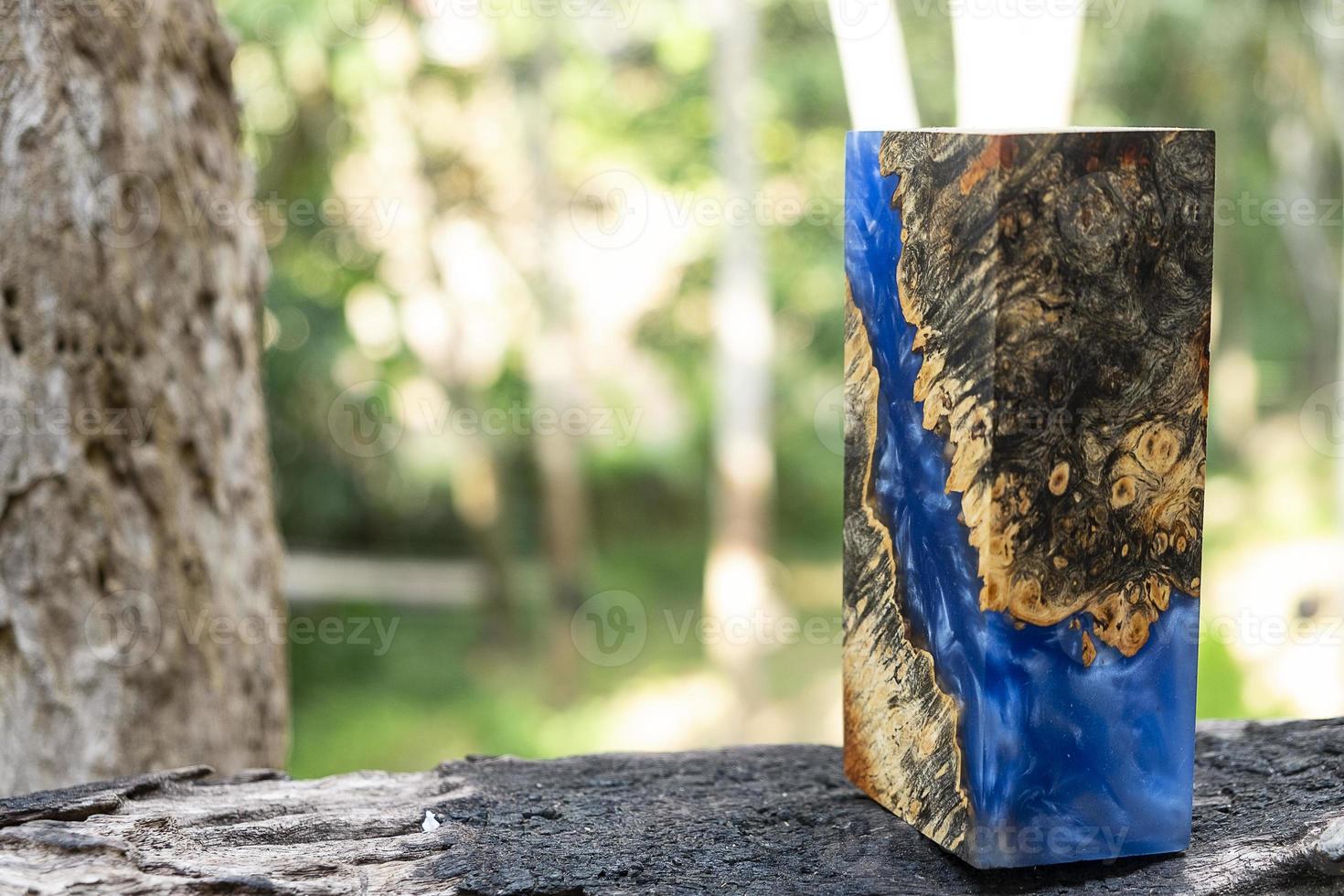 Gießen Epoxidharz stabilisierende Wurzelholz Afzelia Holz blaue Farbe abstrakte Kunst Hintergrund für Rohlinge foto