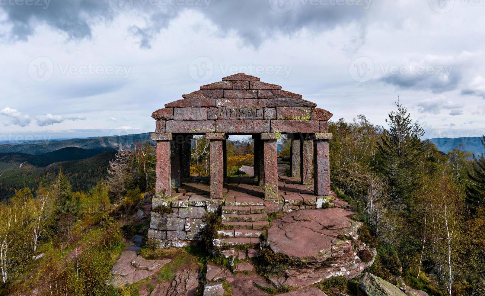 Denkmal auf dem Donon Berggipfel in den Vogesen, Frankreich fr foto