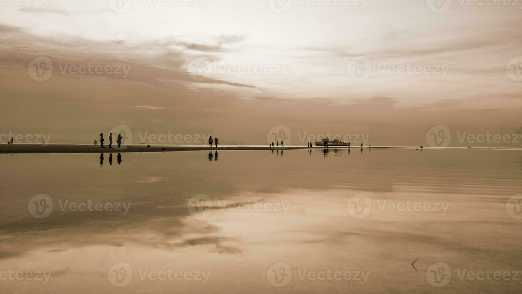 Sonnenuntergang Über das Meer im Sepia Farbe Stil foto