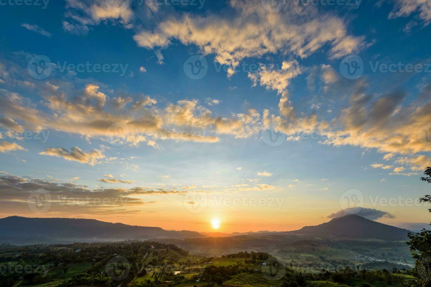 Sonnenaufgang beim khao takhian ngo Aussicht Punkt foto