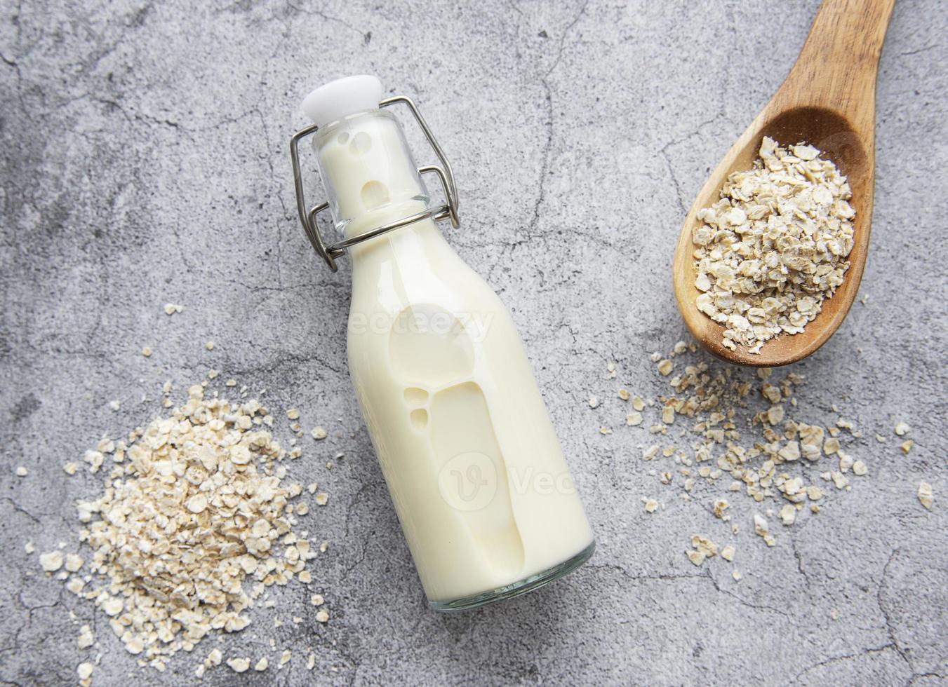 vegane Hafermilch, alternative Milch ohne Milchprodukte foto