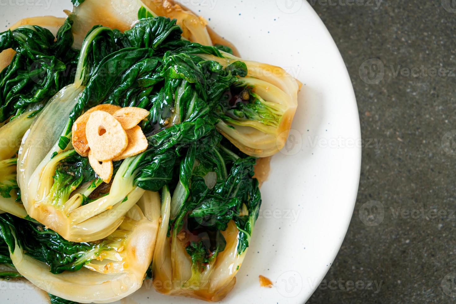 Baby Chinakohl mit Austernsauce und Knoblauch - asiatische Küche foto