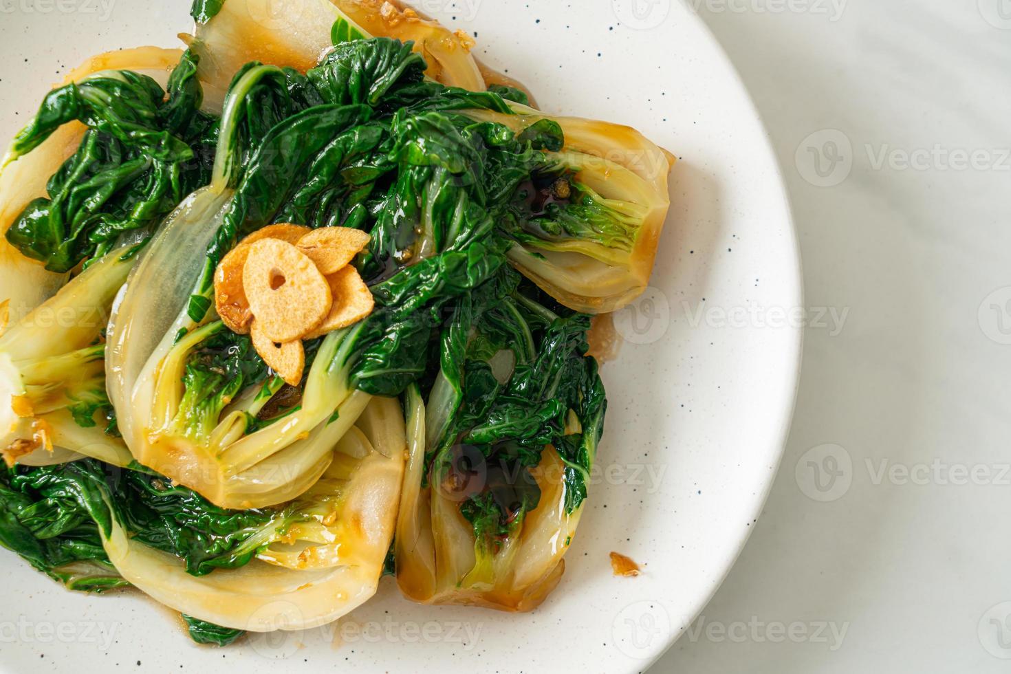 Baby Chinakohl mit Austernsauce und Knoblauch - asiatische Küche foto