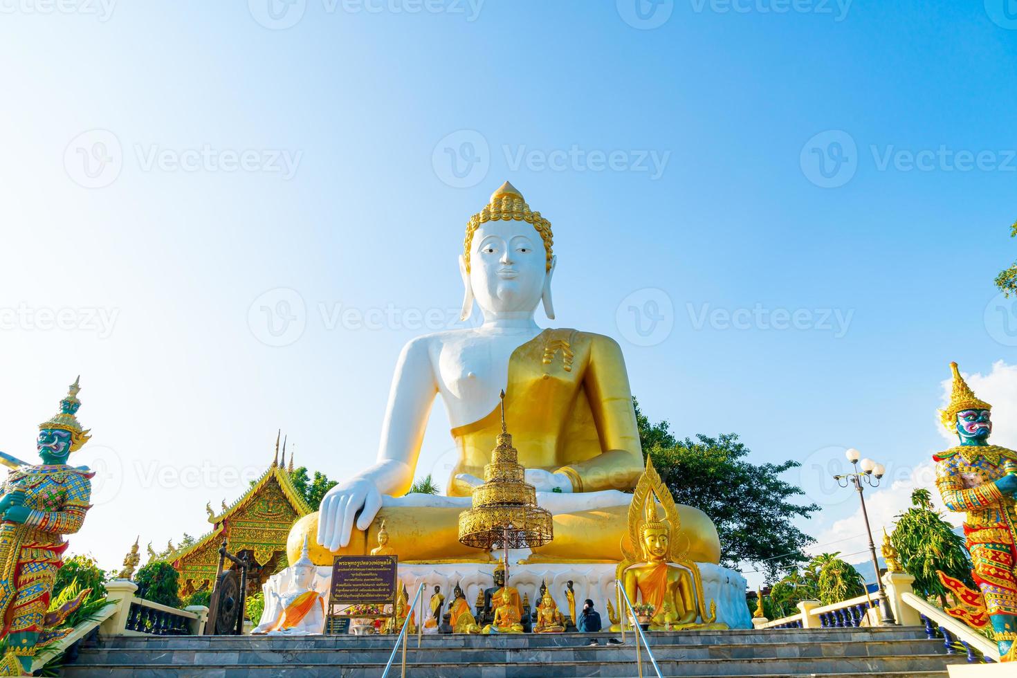 Wat Phra That Doi Kham oder Tempel des goldenen Berges foto