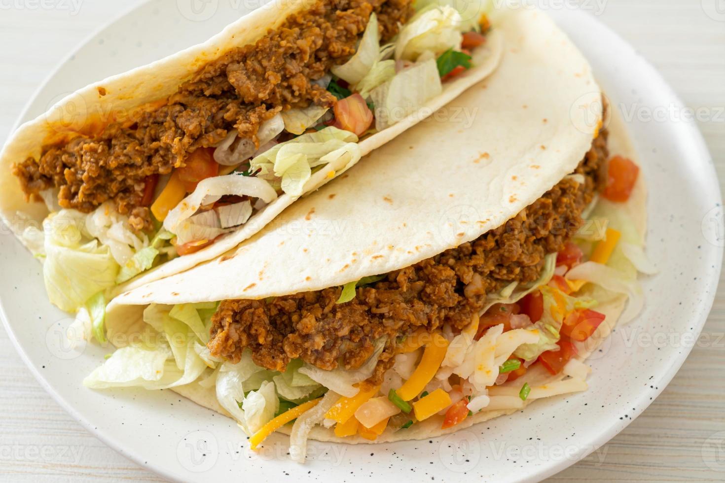 mexikanische Tacos mit gehacktem Hühnchen foto