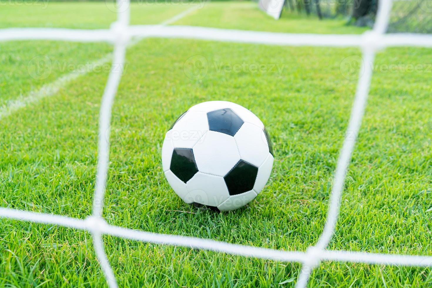 Fußball auf dem Ballfeld foto