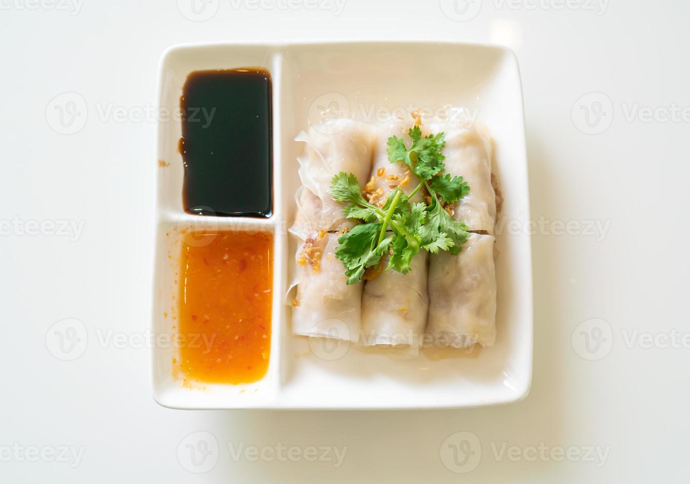 chinesische gedämpfte Reisnudelröllchen mit Krabben foto