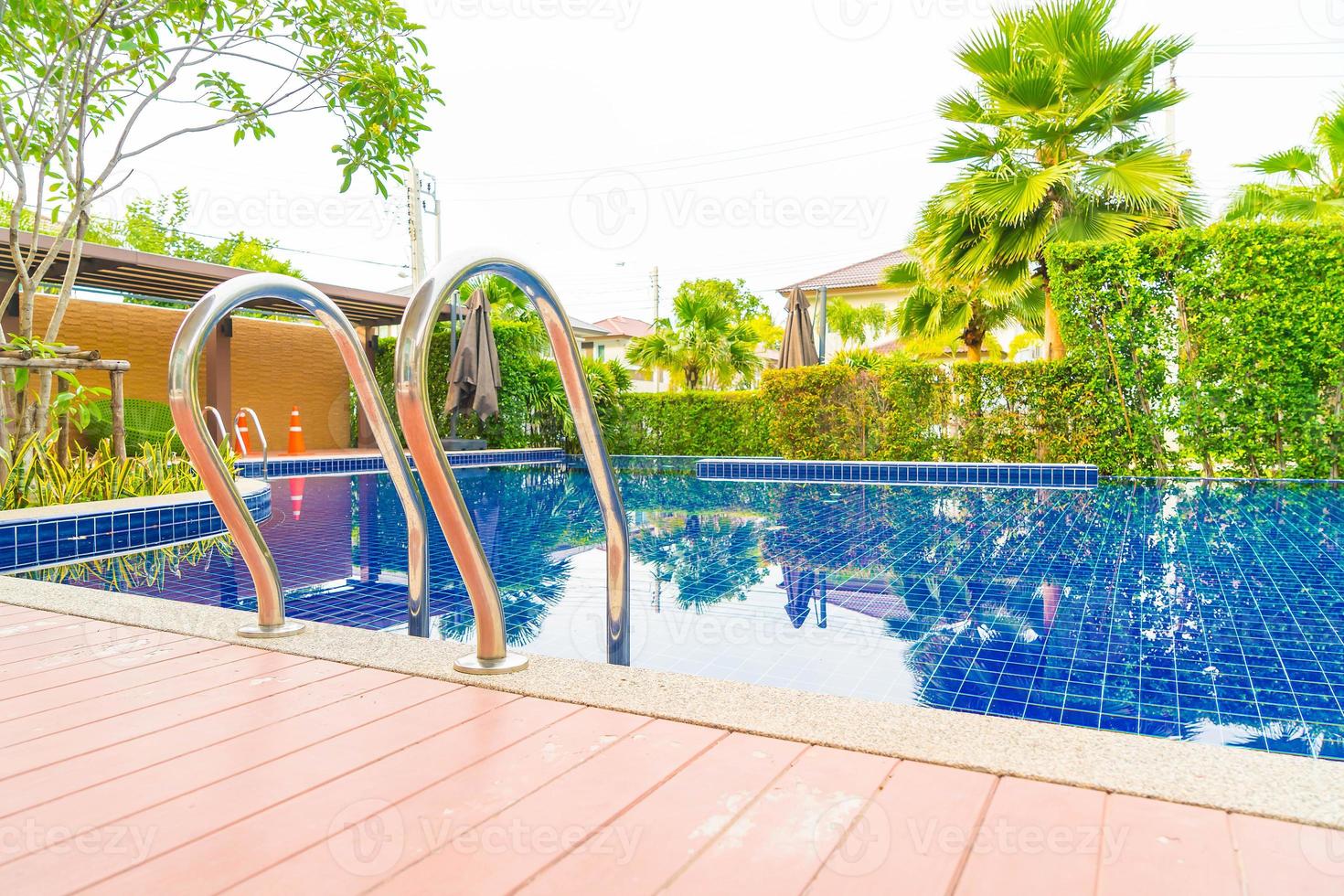 Treppenschwimmbad in wunderschönem Luxushotel-Pool-Resort foto