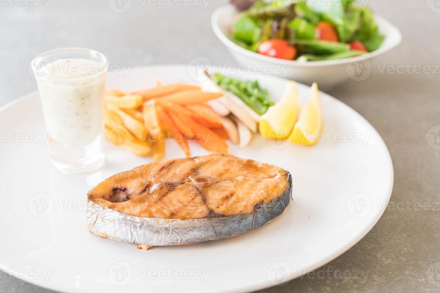 Teriyaki gegrilltes Makrelen-Fischsteak foto