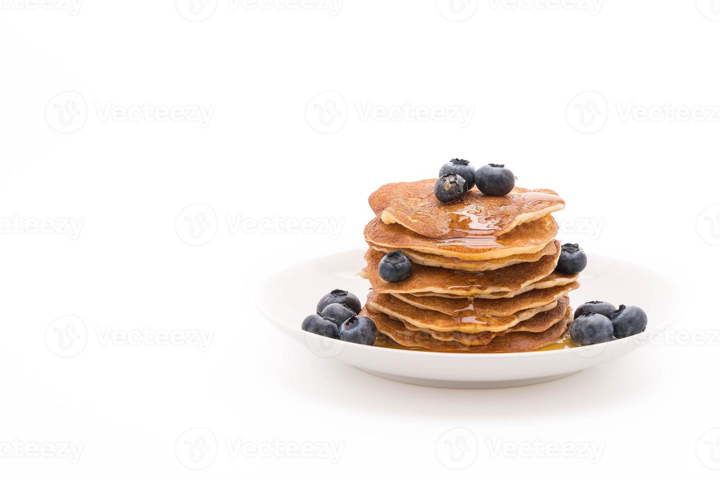 Stapel Pfannkuchen mit frischen Blaubeeren foto