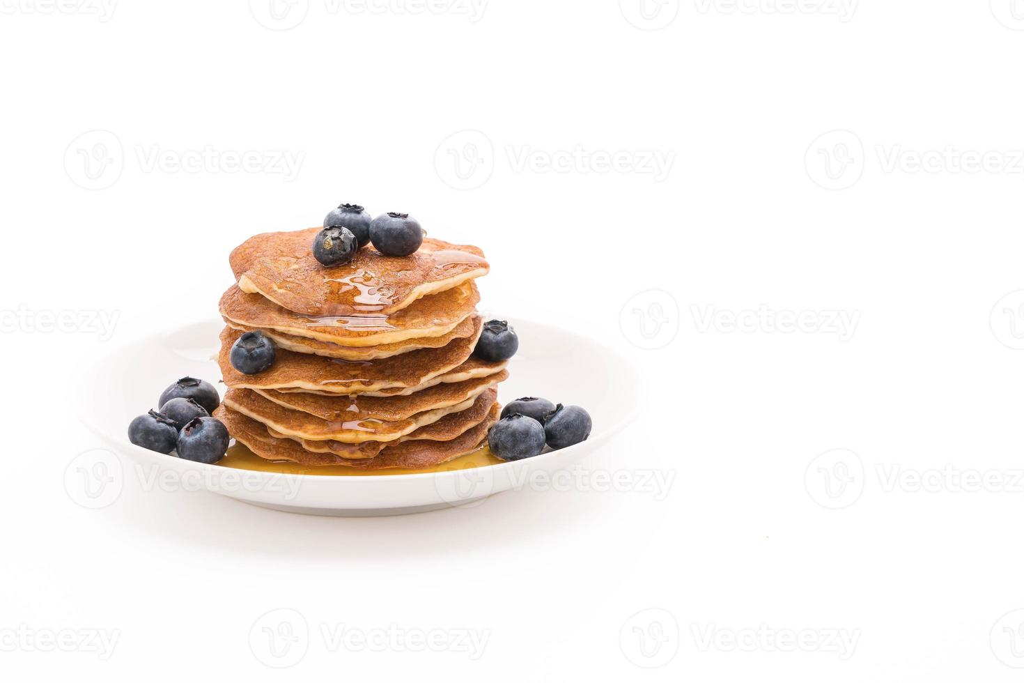 Stapel Pfannkuchen mit frischen Blaubeeren foto