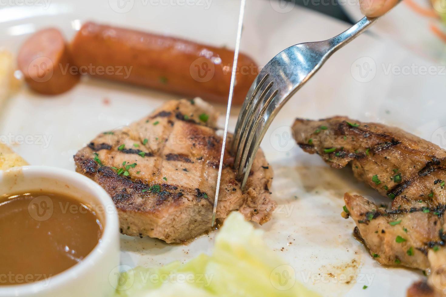 Kurobuta-Schweinesteak mit Wurst foto