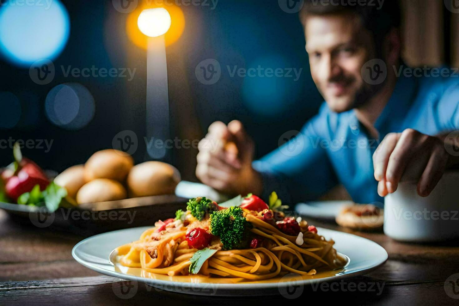 ein Mann ist Essen Spaghetti auf ein Platte. KI-generiert foto