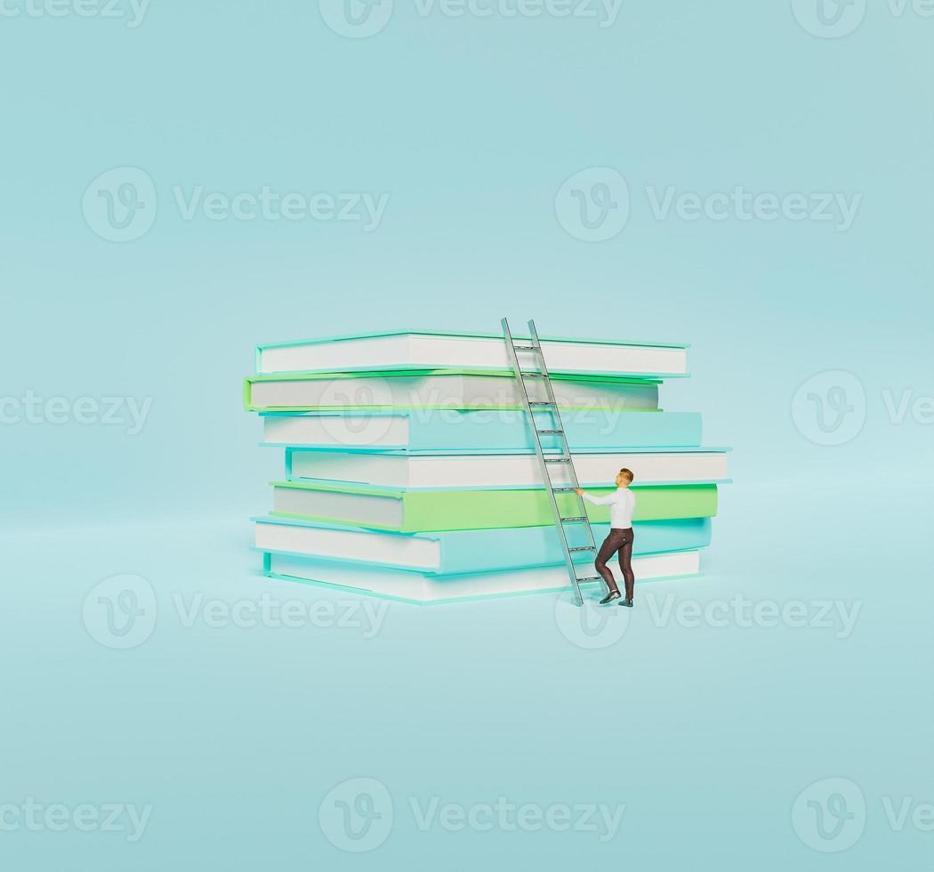 Person, die auf einen Bücherstapel klettert foto