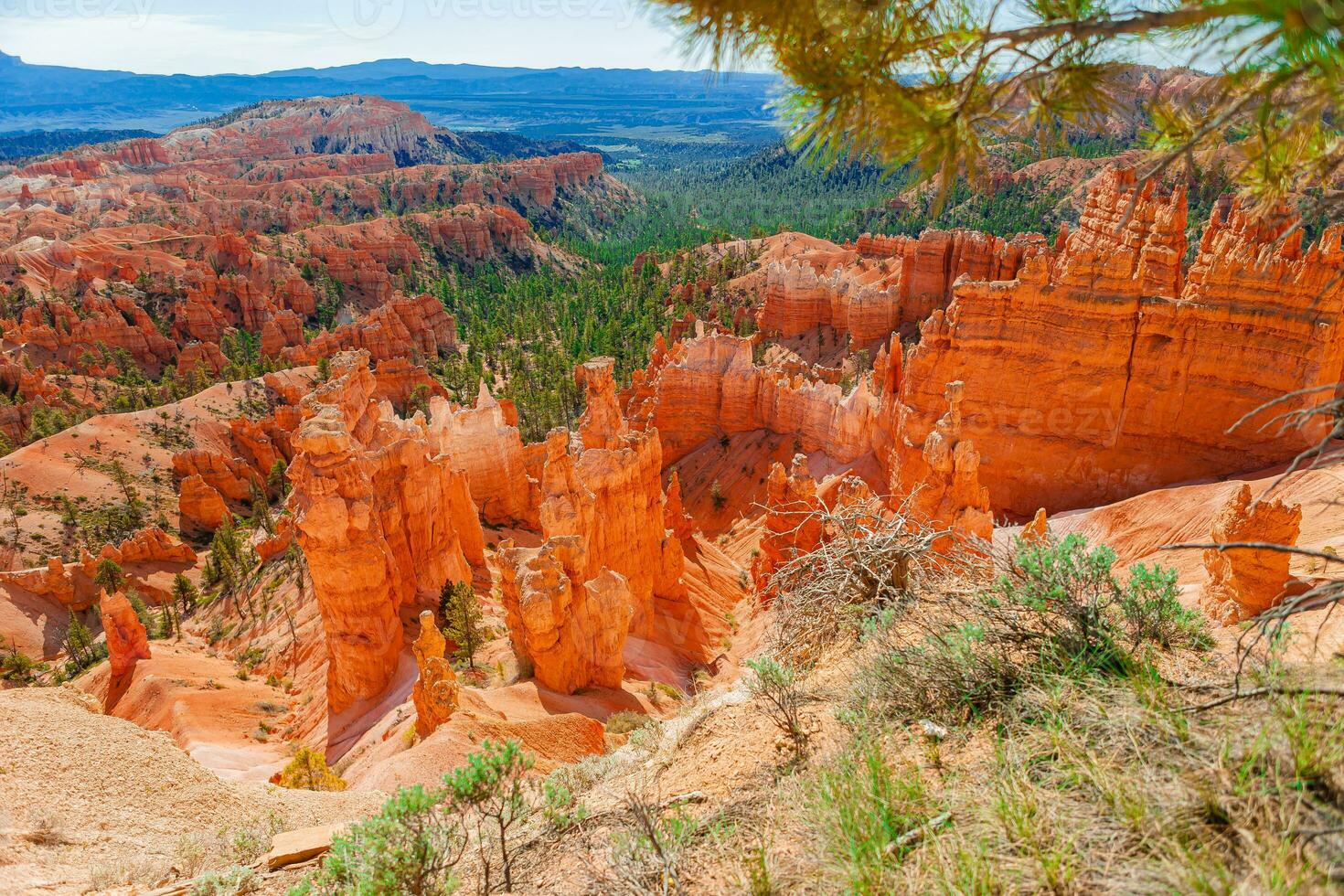 tolle Natur mit schön Hoodoos, Zinnen und Türme Felsen Formationen einschließlich berühmt Thors Hammer im Utah, vereinigt Zustände. foto