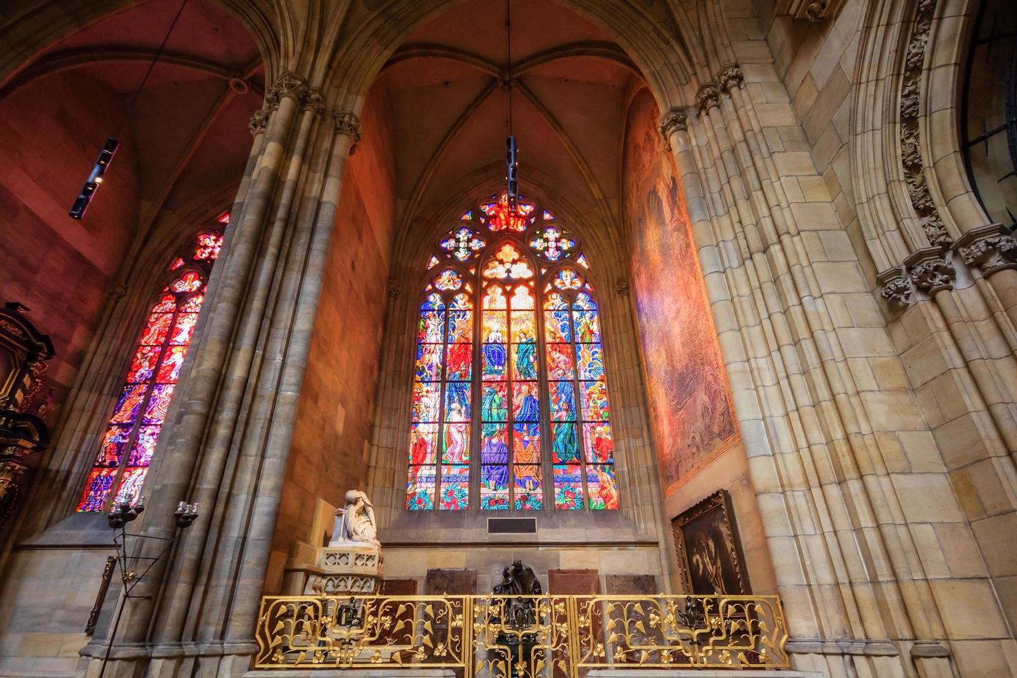 Prag, Tschechien, 14. April 2016 - Glasfenster von st. Vitus-Kathedrale in Prag foto